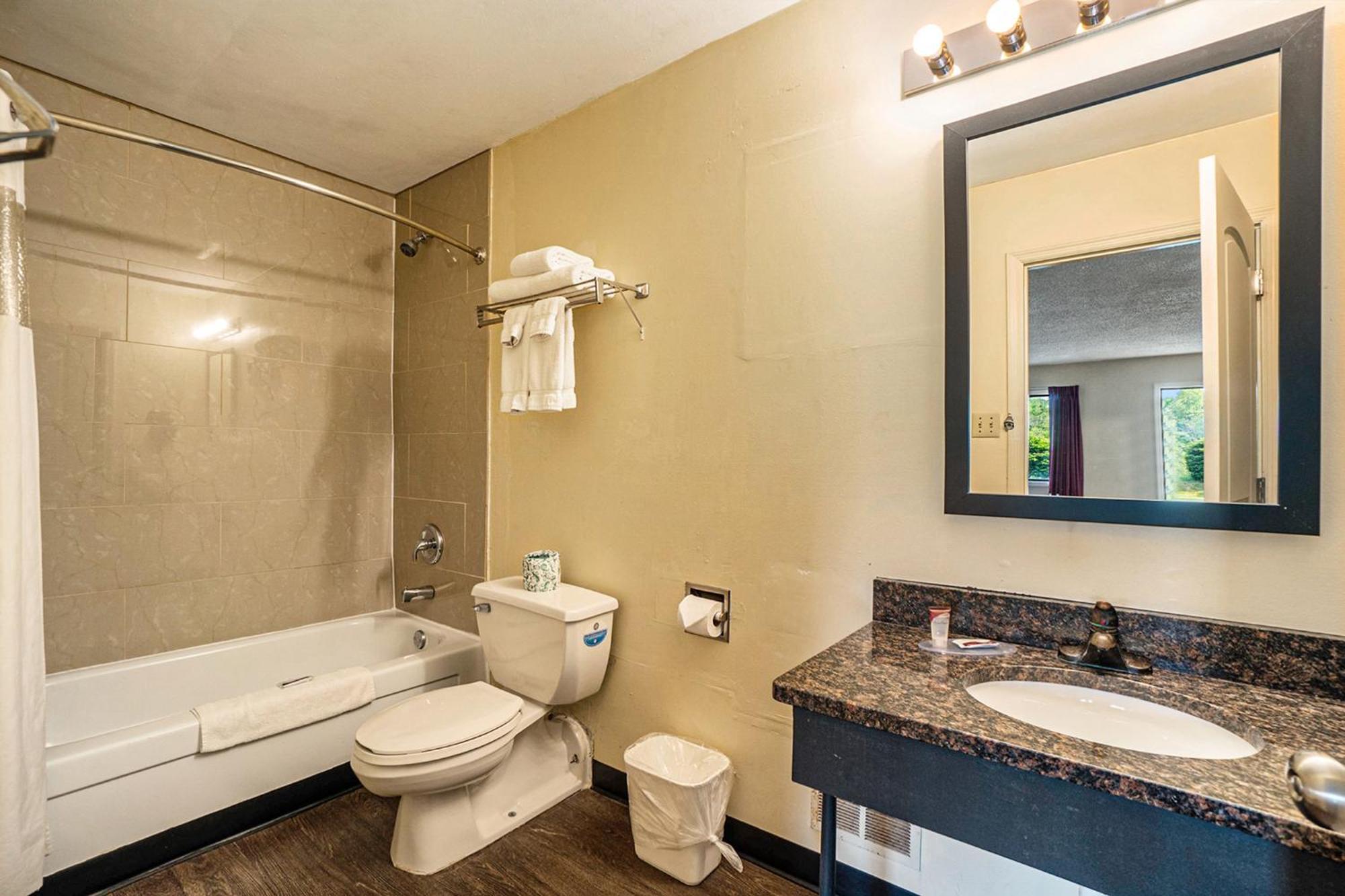 Great Lakes Inn & Suites Саут-Хейвен Номер фото
